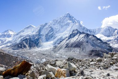 Himalaya dağ manzaralı rota Everest Saha Kampı için