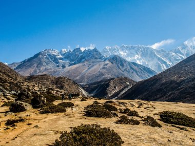 Rota Everest Saha Kampı için Himalaya içinde güzel kar dağ manzarası