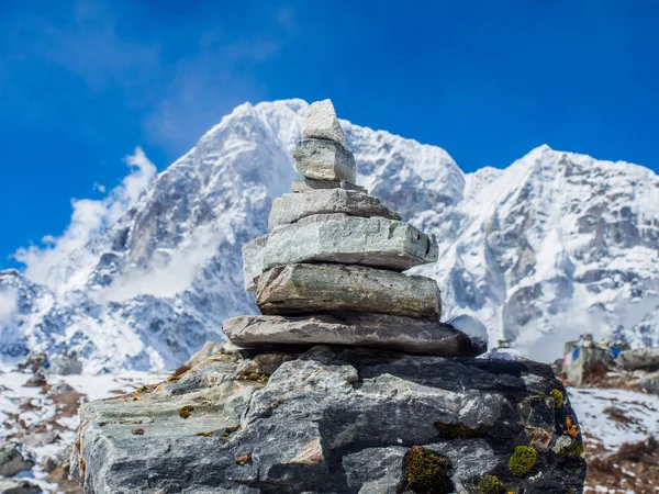 Rota Everest Saha Kampı için Himalaya içinde güzel kar dağ manzarası