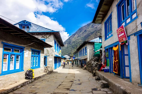 Lukla, Nepal 04/07/2018: Lukla şehir, başlangıç noktası Everest Saha Kampı trekking rotası