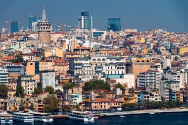 Haliç Körfezi'nin karşısındaki Galata bölgesine bakış.