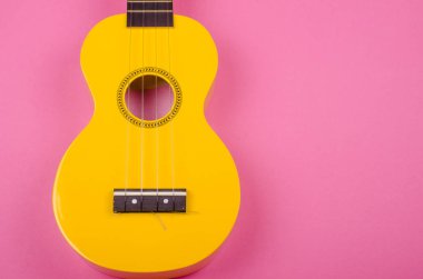 Parlak sarı ukulele gitar Gövdesi