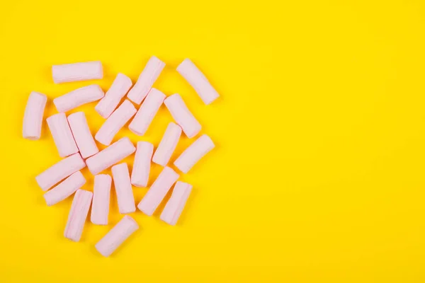 Pink marshmallows on a bright yellow background — Stock Photo, Image