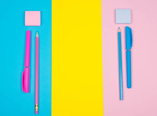 School supplies on a multicolored paper background — Stock Photo, Image