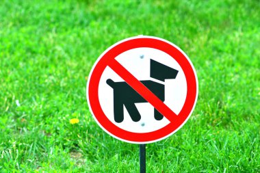Köpek yürüyen iz yasaklanmıştır. Nerede köpekler gitmek yasak bir yer. 
