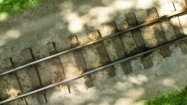 Foto Aérea Uma Antiga Ferrovia Com Dormentes Madeira Arranjo Diagonal — Fotografia de Stock