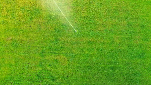 Вид Сверху Воздуха Полив Газона Саду Травяная Текстура — стоковое фото