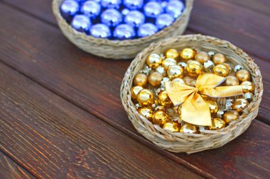 Noel dekorasyonları ahşap tabl üzerinde