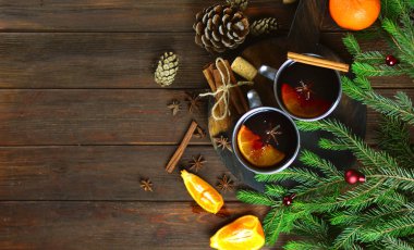 Bir kopya alanı ile bir mulled şarap ile iki bardak