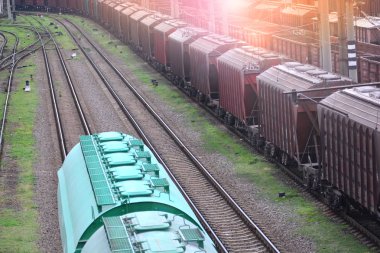 Yük treni iş başında. Endüstriyel iş geçmişi. 