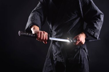 Ninja samuray kılıcını bared