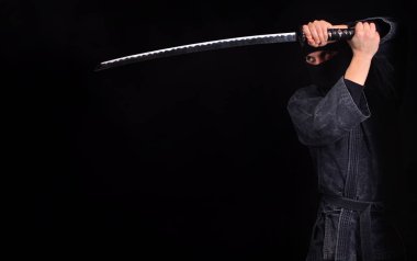 Katana yakın çekim ile ninja. Dövüş sanatları.