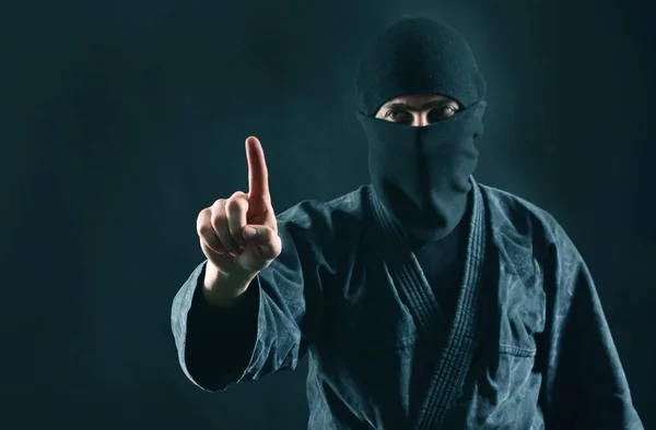 Man Svart Mask Med Pekfingret Uppåt Kopiera Utrymme Terrorism Concept — Stockfoto