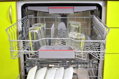 Evinde bulaşık makinesi