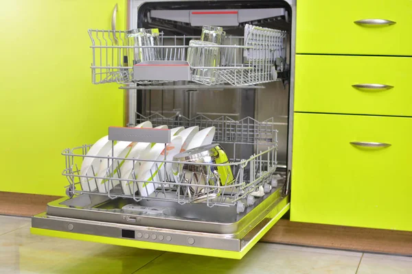 Geschirrspülmaschine Der Küche — Stockfoto