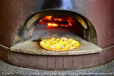 Odun ateşinden İtalyan pizzası