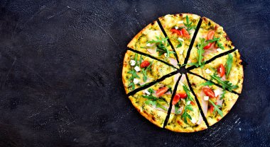Kopya alanı ile dilimlenmiş pizza arka plan