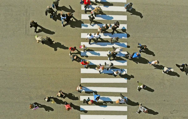 Aérea Mucha Gente Paso Peatonal Vista Superior — Foto de Stock