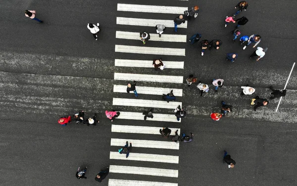 Aéreo Estilo Vida Urbano Fundo Com Pessoas Passarela Pedestre — Fotografia de Stock