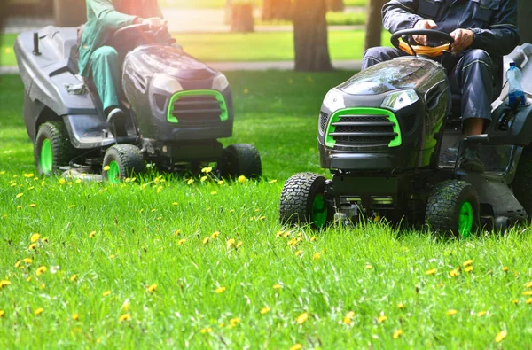 Two Lawn Mowers Trimming Green Grass Meadow — Stock Photo, Image