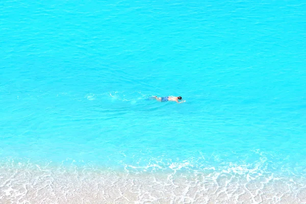 Man Swims Sea Mask Snorkel View Mountain — Stock Photo, Image