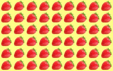 Sarı bir arka plan üzerinde çilek berry ile Düz yatıyordu kompozisyon