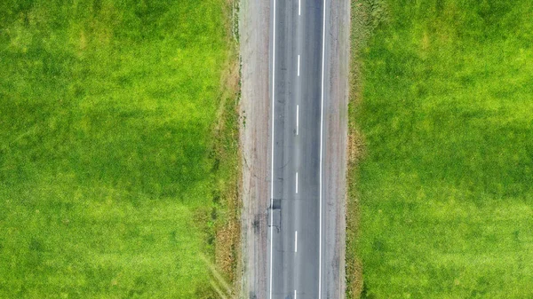 空の高速道路アスファルト農村道路 トップビュー — ストック写真