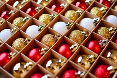 Noel topları arka plan. Bir pakette Noel süslemeleri. 