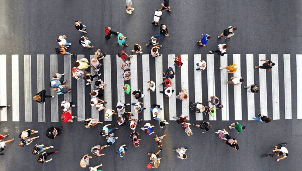 Zsúfolt Gyalogos Crosswalk Felülnézet Drone — Stock Fotó