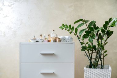 Ev arka planında spa ve banyo tedavileri 