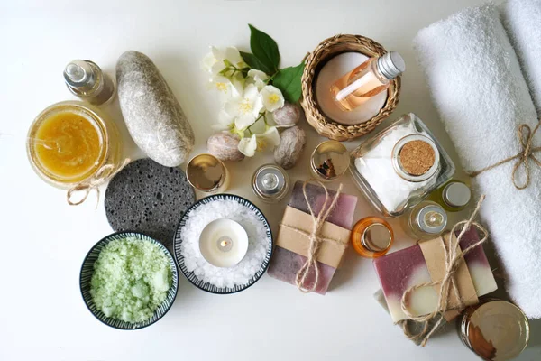 Spa Produits Beauté Sur Table Blanche Vue Dessus — Photo