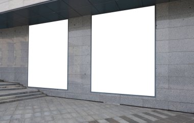 Duvarda boş beyaz vitrin modeli 