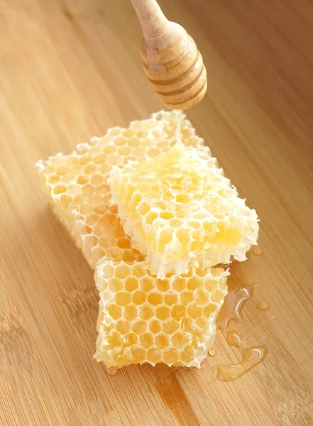 Honey Comb Close Wooden Background Vertical Photo — Stock Photo, Image