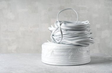 Elektrik kablosu arka planı. Boşluğu kopyala.