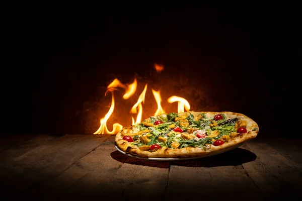 Una Sabrosa Pizza Solo Estufa Pie Sobre Mesa Rústica Madera — Foto de Stock