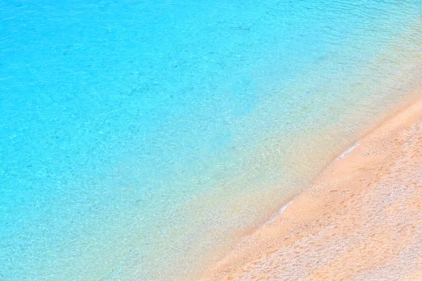 Άδεια Αμμουδιά Διάφανο Θαλασσινό Νερό Δείτε Από Πάνω Μεσογειακό Υπόβαθρο — Φωτογραφία Αρχείου