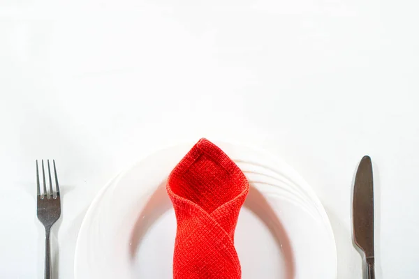 Table Setting Red Napkin White Tablecloth Cropped — Stock Photo, Image