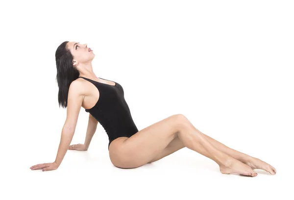 Ung Kvinna Engagerad Fitness Och Yoga Studio Skott Vit Bakgrund — Stockfoto