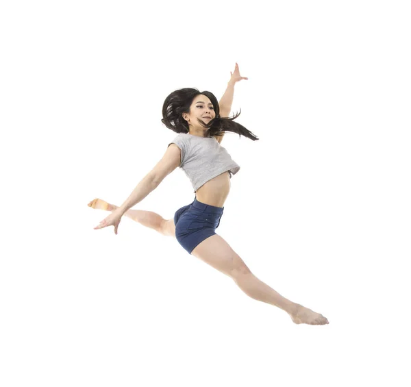 Молодая Девушка Шортах Футболке Танцующая Современный Балет Студия Снята Белом — стоковое фото