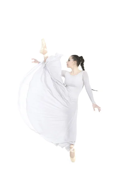 Una Ragazza Con Vestito Bianco Con Capelli Lunghi Balletto Danzante — Foto Stock