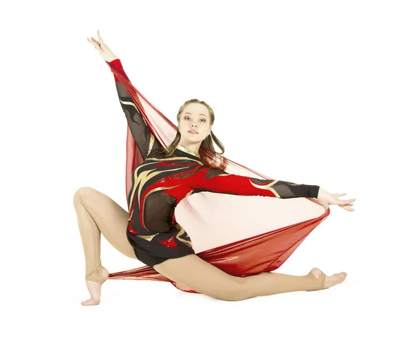 Flexibler Gleichgewichtskünstler führt Übungen auf akrobatischen Gehstöcken aus. — Stockfoto