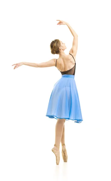 Meisje in een blauwe rok en een zwarte leotard dans Ballet. — Stockfoto