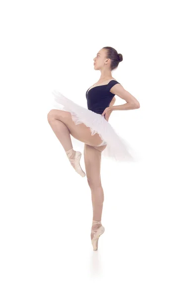 Πανέμορφη μπαλαρίνα, σε ένα λευκό χορευτικό μπαλέτο. — Φωτογραφία Αρχείου