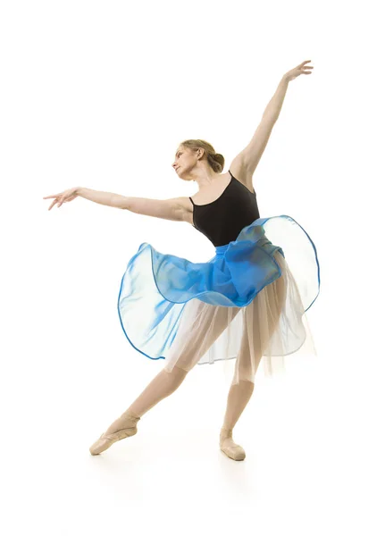 Chica con falda azul y un maillot negro bailando ballet . — Foto de Stock