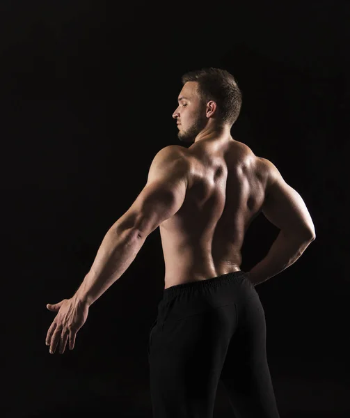 Fuerte atlético hombre muestra desnudo muscular cuerpo . — Foto de Stock