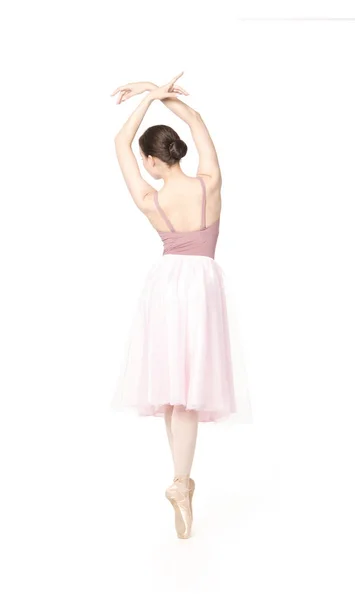 Κομψό κορίτσι σε μια ροζ φούστα και μπεζ τοπ χορό μπαλέτο. — Φωτογραφία Αρχείου