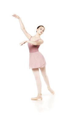 Pembe etek ve bej üst dans bale zarif kız.