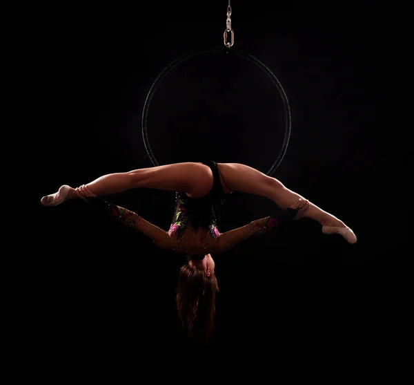 Young Woman Doing Aerial Acrobatics Dark Suit Performs Exercises Aerial — Stock Photo, Image