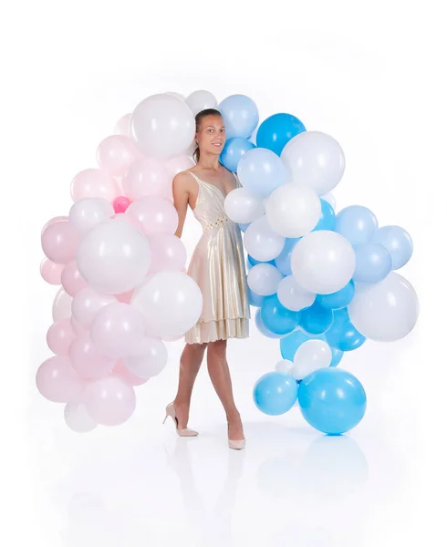 Ein Mädchen Einem Weißen Kleid Mit Luftballons Posiert Vor Weißem — Stockfoto