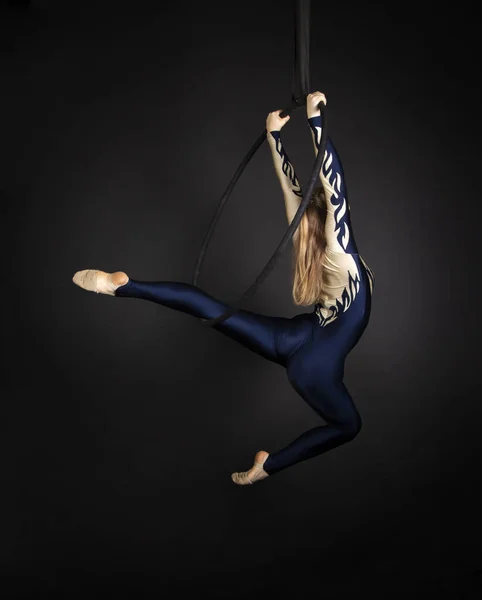 Slender Girl Aerial Acrobat Blue White Suit Long Hair Performs — Stock Photo, Image